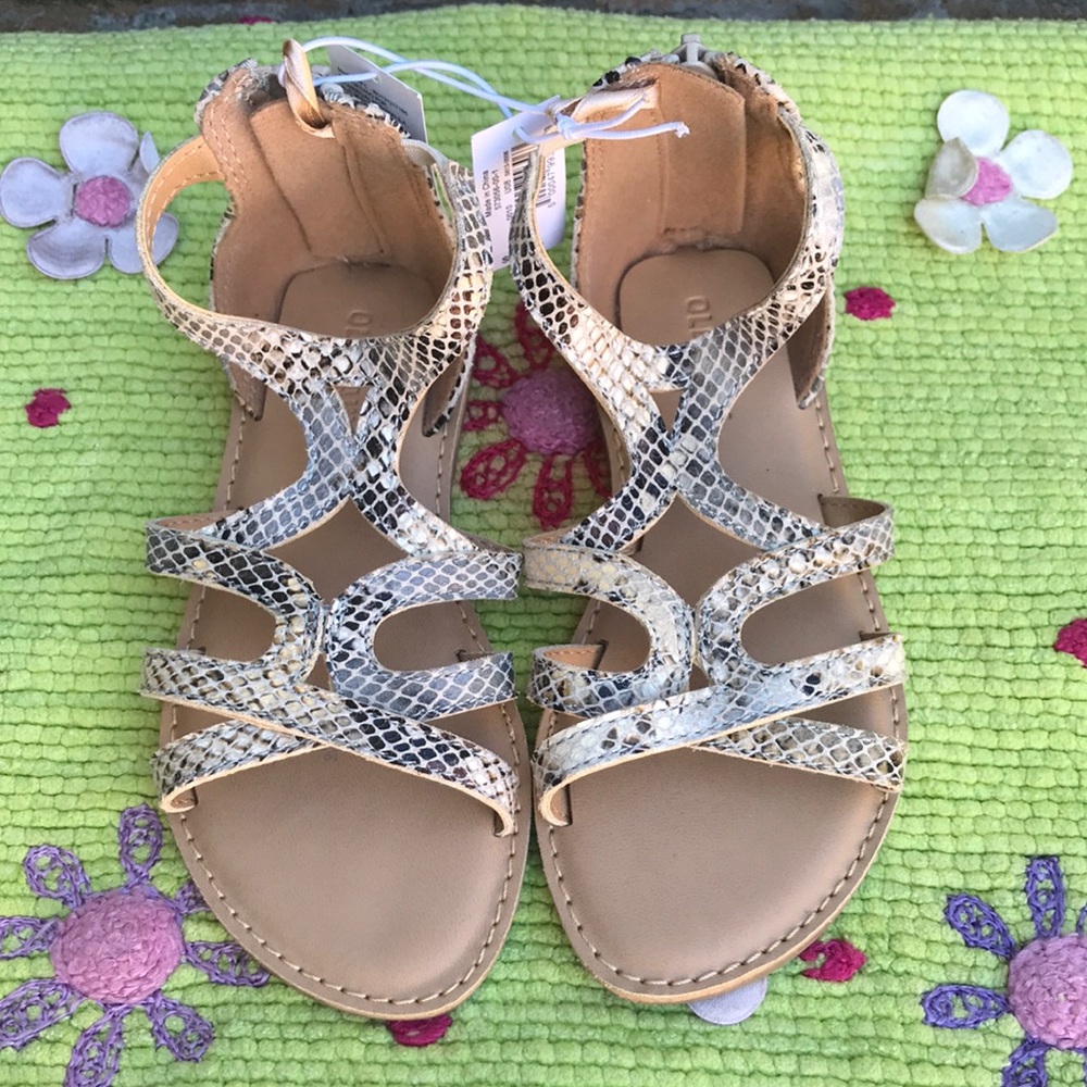 10 Toddler OldNavy sandals